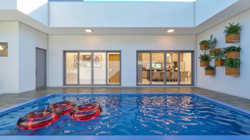 Piscina interna com área de descanso, grandes janelas e vista para o exterior.