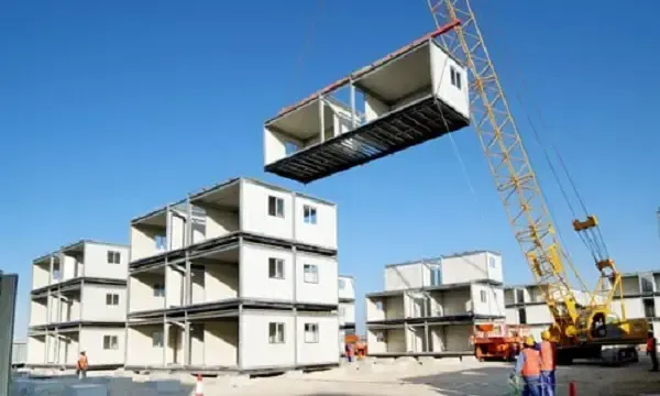 Esse-complexo-habitacional-foi-construído-a-partir-da-técnica-de-arquitetura-modular.-Fonte-Buildin.webp
